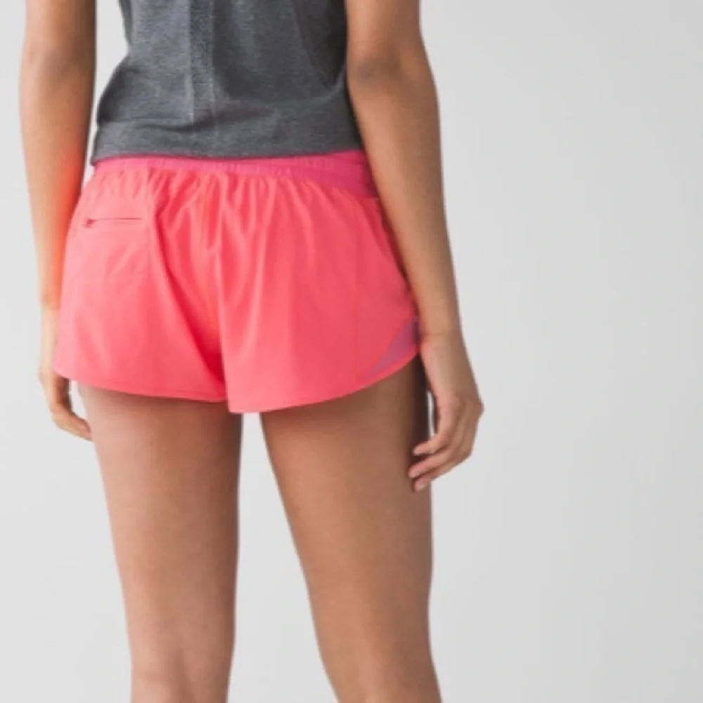 Lululemon Hotty Hot Short 2”  Flash Light Size 6 - Picture 9 of 15